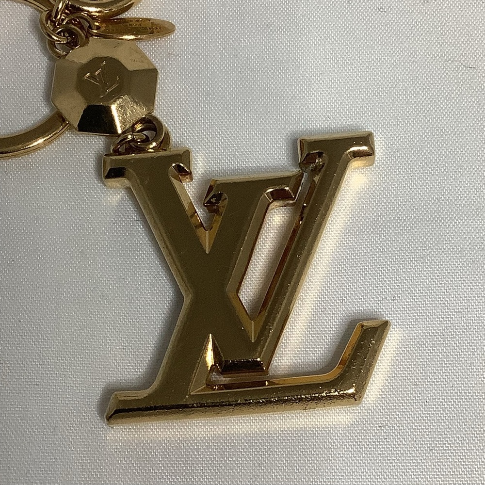 Louis Vuitton Gold Monogram Keychain - Picture 4 of 11